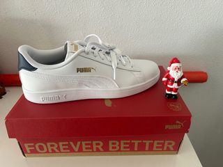 Zapatillas Puma Blancas y Doradas