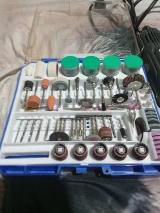 Dremel y caja accesorios multiherramienta
