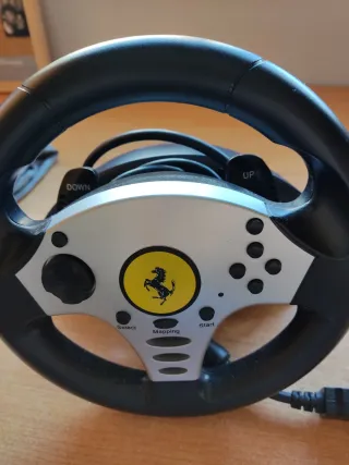 Volante Thrustmaster Ferrari + Pedales