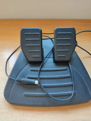 Volante Thrustmaster Ferrari + Pedales