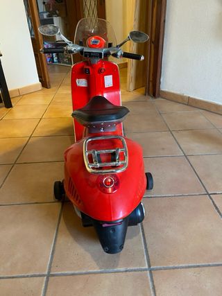 Moto Vespa Niño Roja