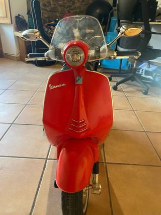 Moto Vespa Niño Roja