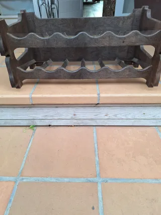 Botellero de madera rígido