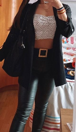 TOP AJUSTADO LUNARES STRADIVARIUS