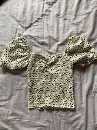 TOP AJUSTADO LUNARES STRADIVARIUS