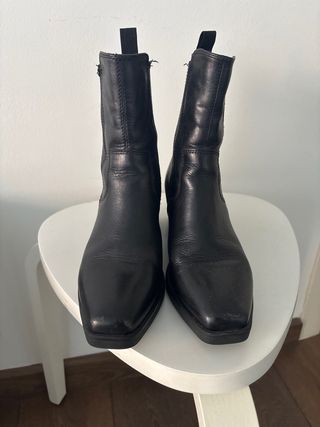 Botines negros de cuero