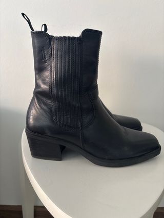 Botines negros de cuero