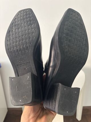 Botines negros de cuero