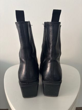 Botines negros de cuero