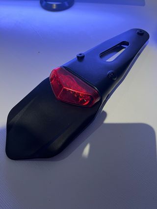 Portamatrículas corto luz roja NUEVO