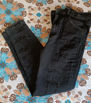Vaqueros STRADIVARIUS con pedrería T.42