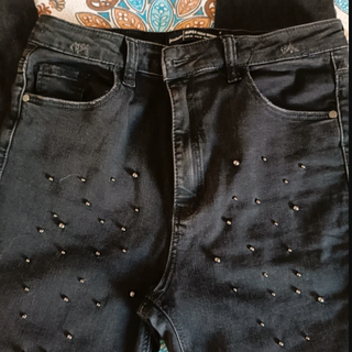 Vaqueros STRADIVARIUS con pedrería T.42