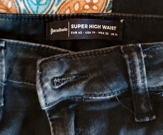 Vaqueros STRADIVARIUS con pedrería T.42