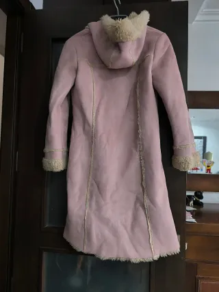 Abrigo rosa palo antelina con capucha