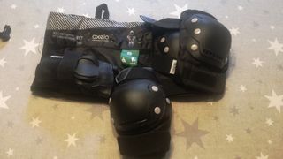 Patines en línea, casco y protectores nuevos