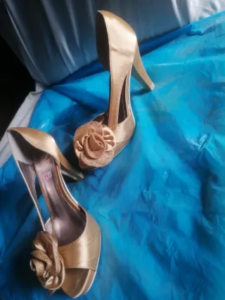 Zapatos de fiesta dorados talla 39