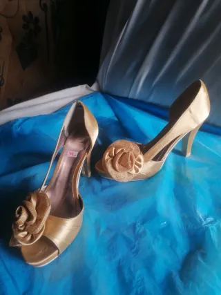 Zapatos de fiesta dorados talla 39