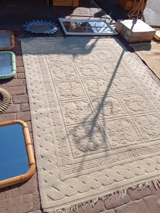 Alfombra beige de tela