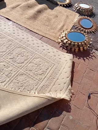 Alfombra beige de tela