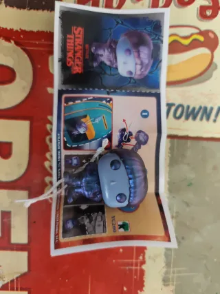 Figura Will del revés Kinder Joy Stranger Things