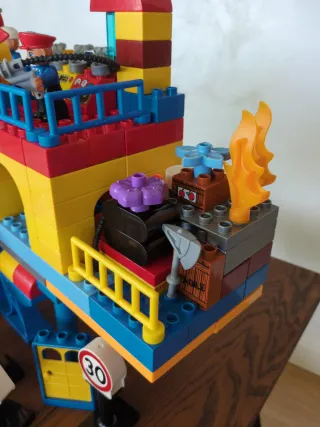 Stazione Ferroviaria Lego Duplo e altri pezzi (2 kg)