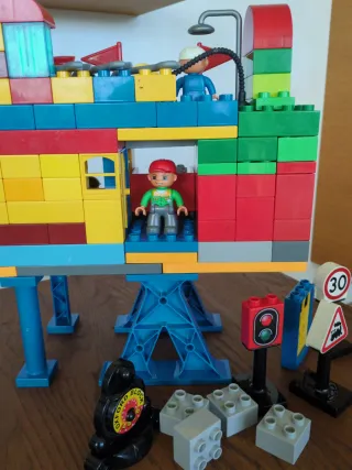 Stazione Ferroviaria Lego Duplo e altri pezzi (2 kg)