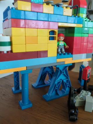 Stazione Ferroviaria Lego Duplo e altri pezzi (2 kg)