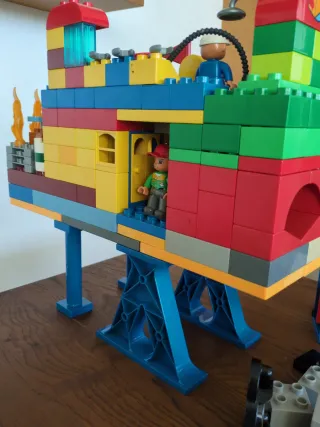 Stazione Ferroviaria Lego Duplo e altri pezzi (2 kg)