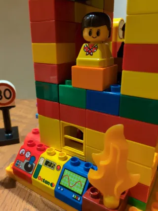 Stazione Ferroviaria Lego Duplo e altri pezzi (2 kg)