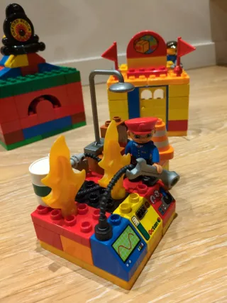 Stazione Ferroviaria Lego Duplo e altri pezzi (2 kg)