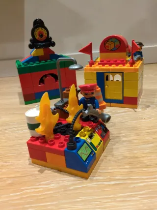 Stazione Ferroviaria Lego Duplo e altri pezzi (2 kg)