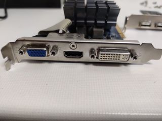 Tarjeta gráfica ASUS GT 610 otra USB y otra de red