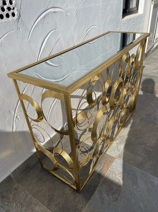 Consola dorada con espejo