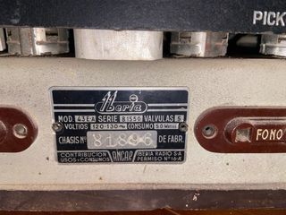 Radio Antigua Madera y Negro. Modelo Iberia B-1550