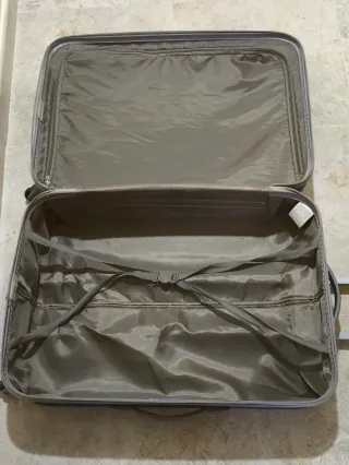 Maleta de viaje azul con ruedas