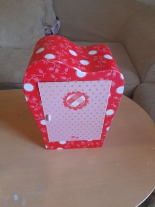 Muñecas variadas con armario de ropas todas  a 40€