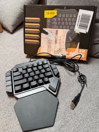 Teclado Gaming Mecánico RGB K50 Una Mano.