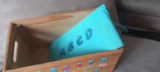 Caja de madera infantil con letras