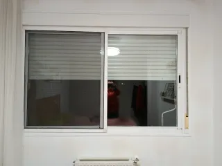 Ventana corredera aluminio, mosquitera y persiana