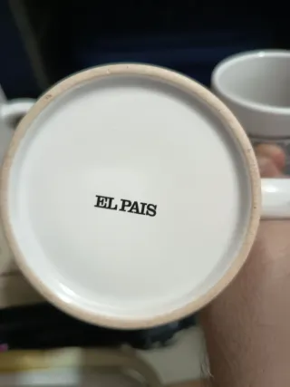 Tazas de cerámica Forges con dibujos humorísticos.