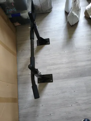 Barra de dominadas pared, color negra