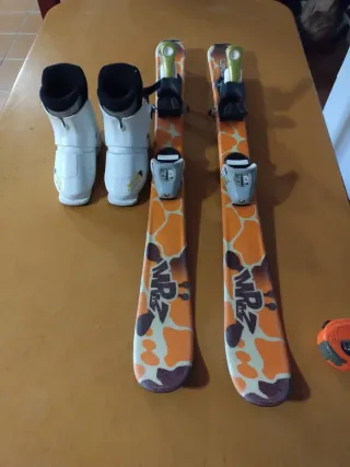 Esquís infantiles 90cm + Botas 18.5cm (número 29)
