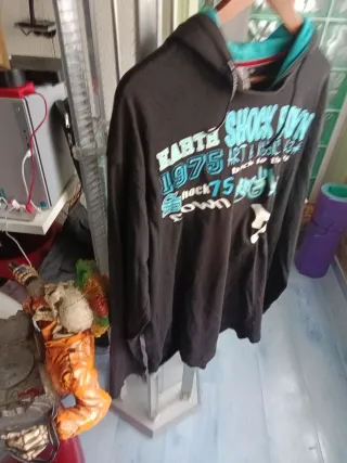 Camiseta Shock Down XL Negra y Turquesa