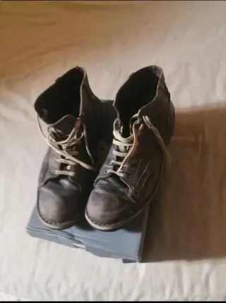 Scarponcini in pelle ingrassata marrone