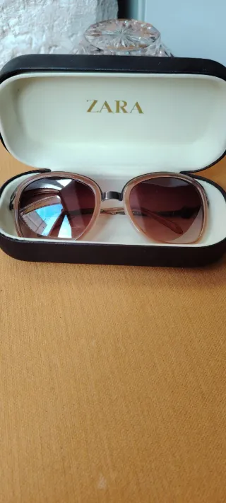 Gafas de sol Zara marrones y doradas