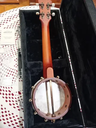 Banjo Ukelele (banjolele) con funda