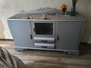 Mueble vintage gris con cristal