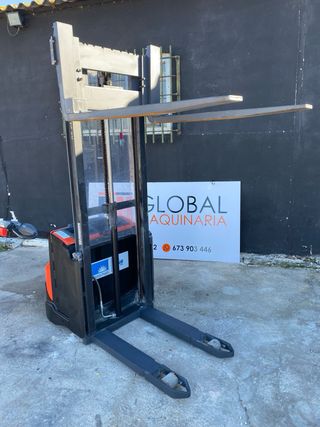 Apilador transpaleta Toyota  Frutero