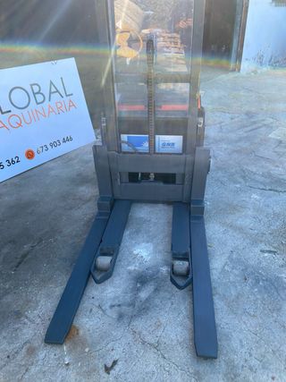 Apilador transpaleta Toyota  Frutero