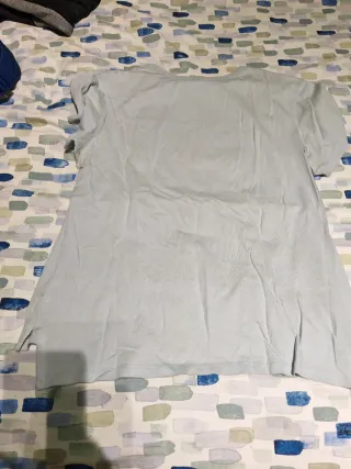 Camiseta azul de manga corta